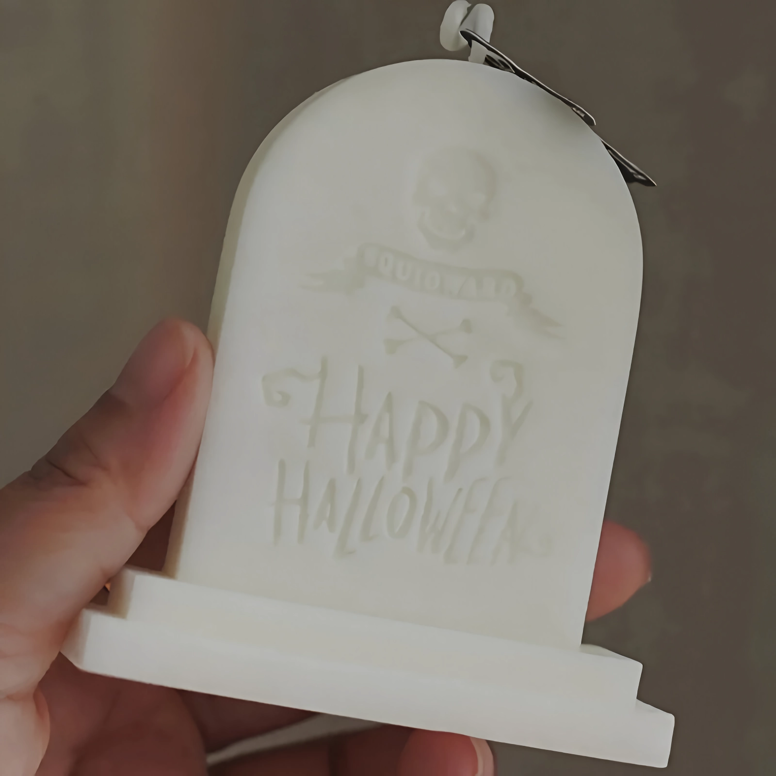 Skull Tombstone Scented Candle – Halloween & Autumn Decor, Perfect for Parties & Gifts - Image 3