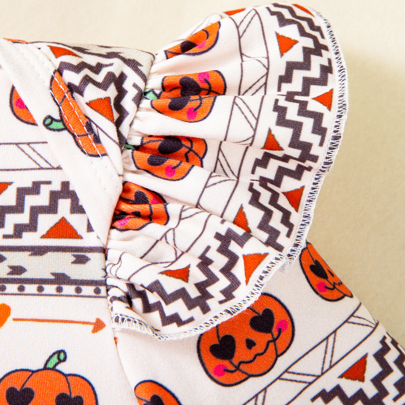 Adorable Pumpkin Puff Sleeve Halloween Bodysuit for Baby Girls - Image 4