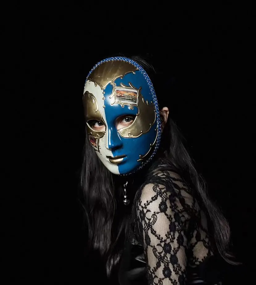 Vintage Style Full Face Mask for Halloween & Theatre Performances - Image 4