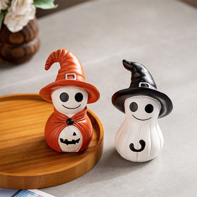 Smiling Wizard Halloween Figurine – Resin Desktop Decoration for Spooky Fun