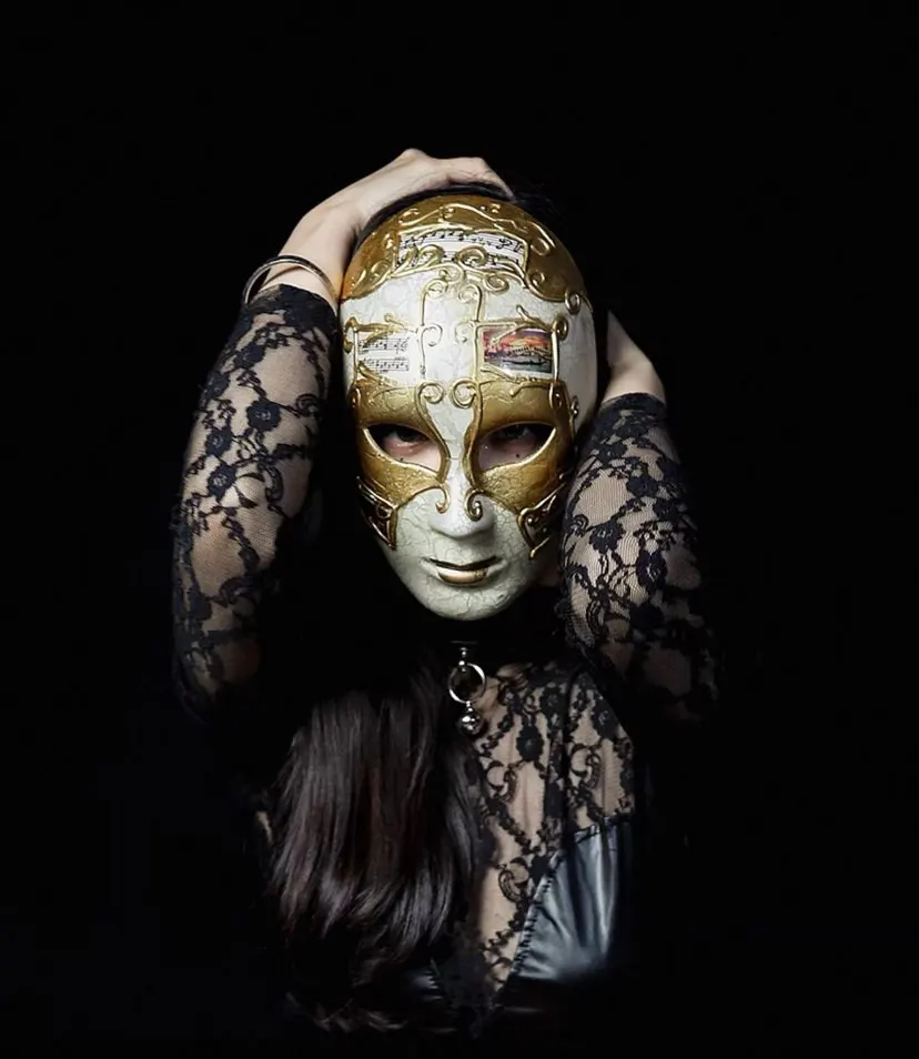 Vintage Style Full Face Mask for Halloween & Theatre Performances - Image 2
