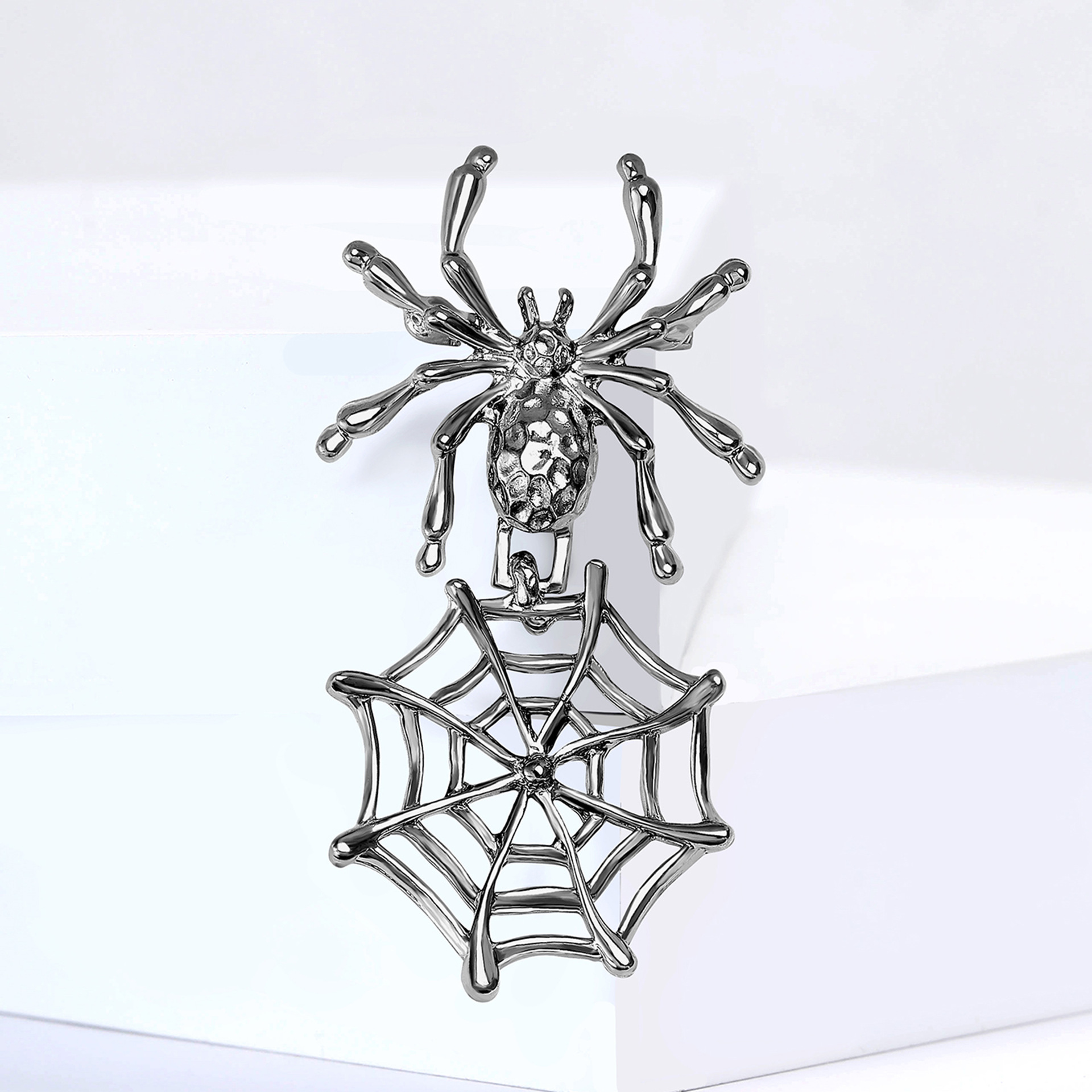 Trendy Halloween Spider Web Alloy Brooch – Stylish Costume Accessory