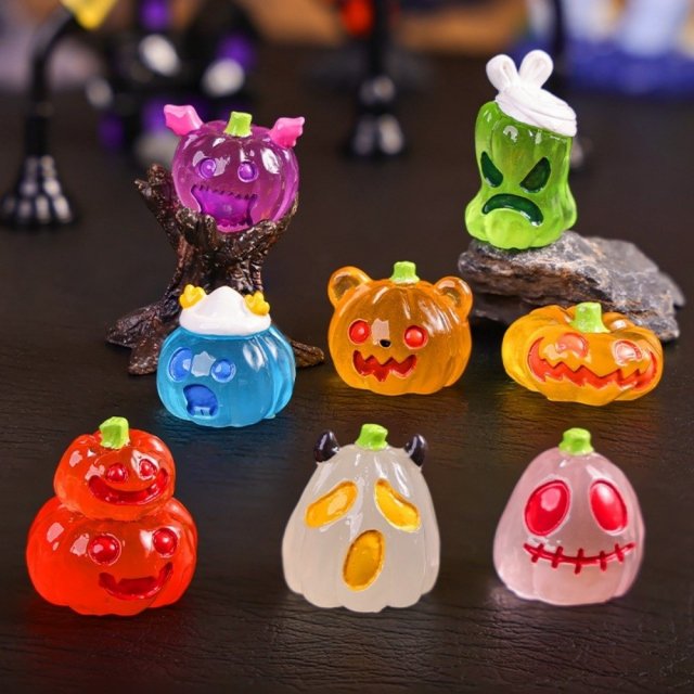 8PCS Glow-in-the-Dark Halloween Mini Figurines – Resin Pumpkin & Ghost Micro Statues
