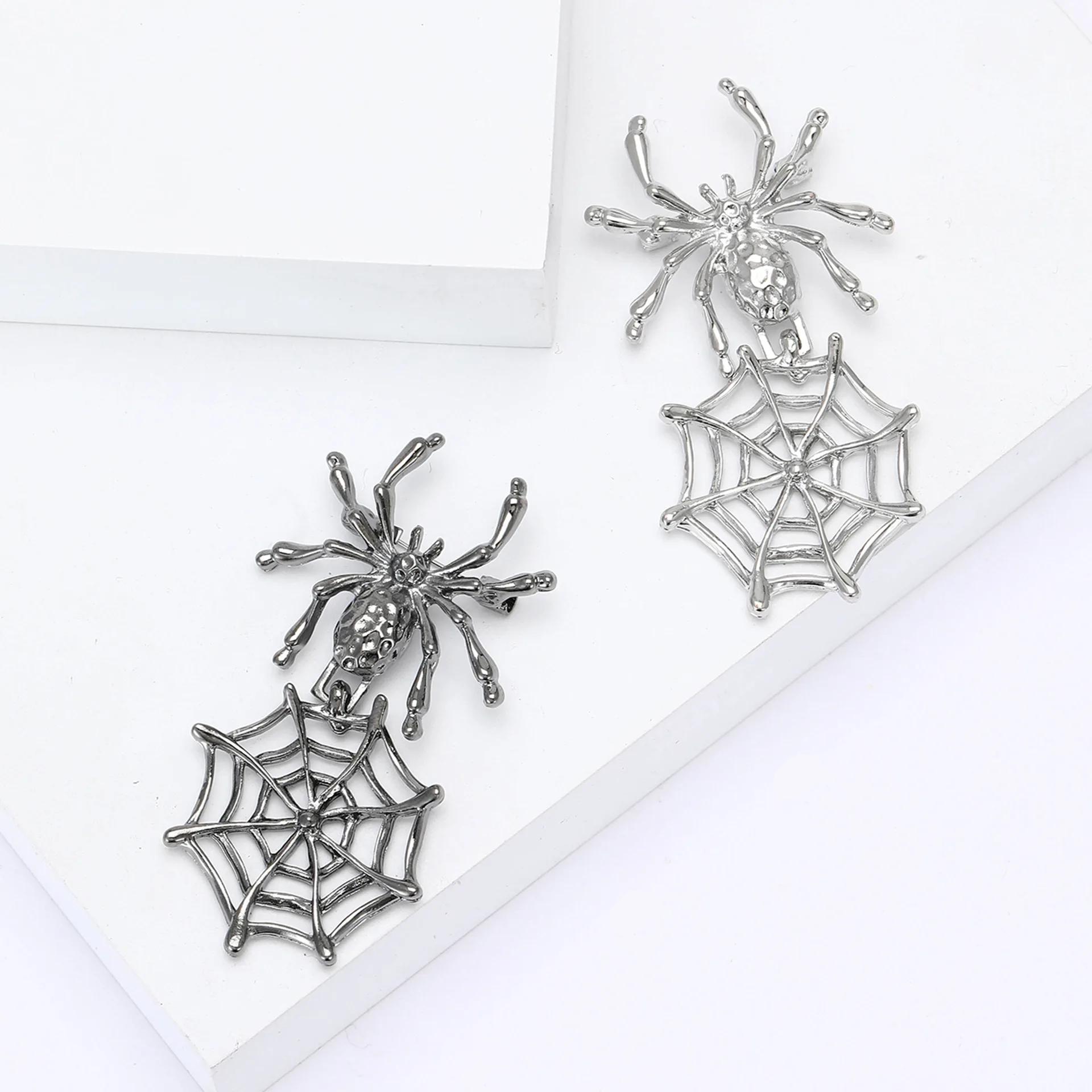 Trendy Halloween Spider Web Alloy Brooch – Stylish Costume Accessory - Image 2