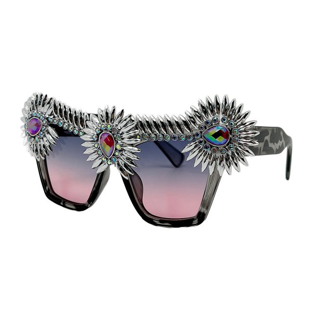 Retro Butterfly Frame Sunglasses for Women with Gradient UV400 Lenses